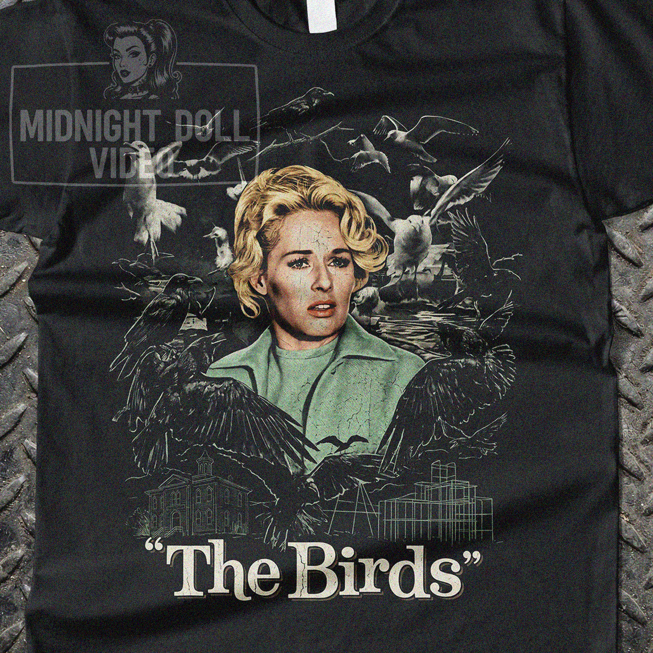 THE BIRDS (1963) - "ALFRED HITCHCOCK'S MASTERPIECE" VINTAGE SHIRT